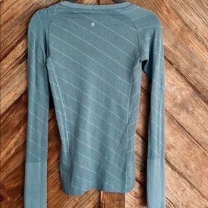 Lululemon run swiftly tech 2.0 long sleeve 4 blue with thumb holes